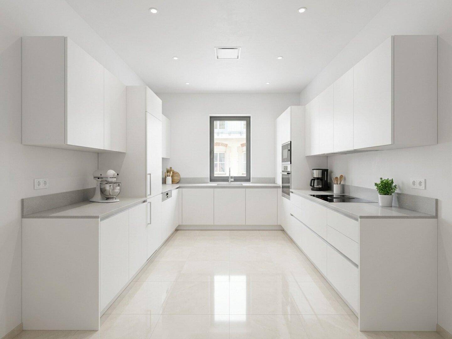 Helle, moderne Küche mit weißen Schränken, grauen Arbeitsplatten und integrierten Geräten.