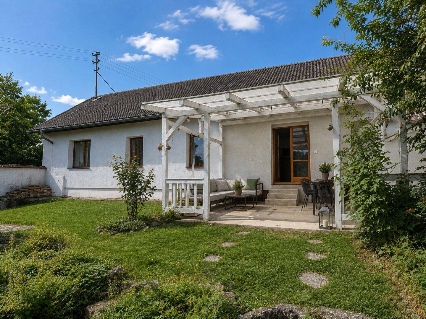 Garten und Hausansicht