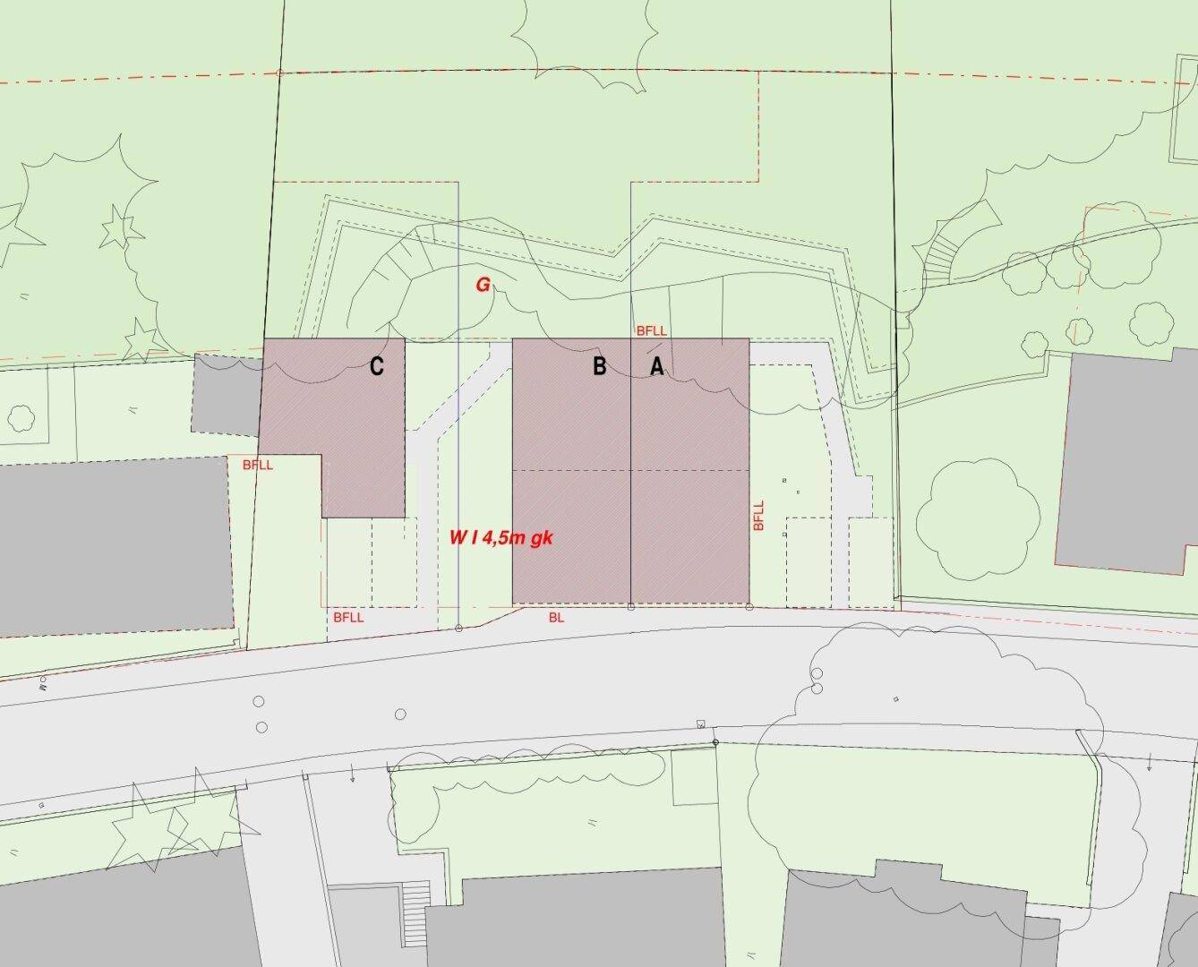 Übersichtsplan des Grundstücks mit Baufeldern A, B, C, umgeben von Grünflächen und mit Straßenzugang.