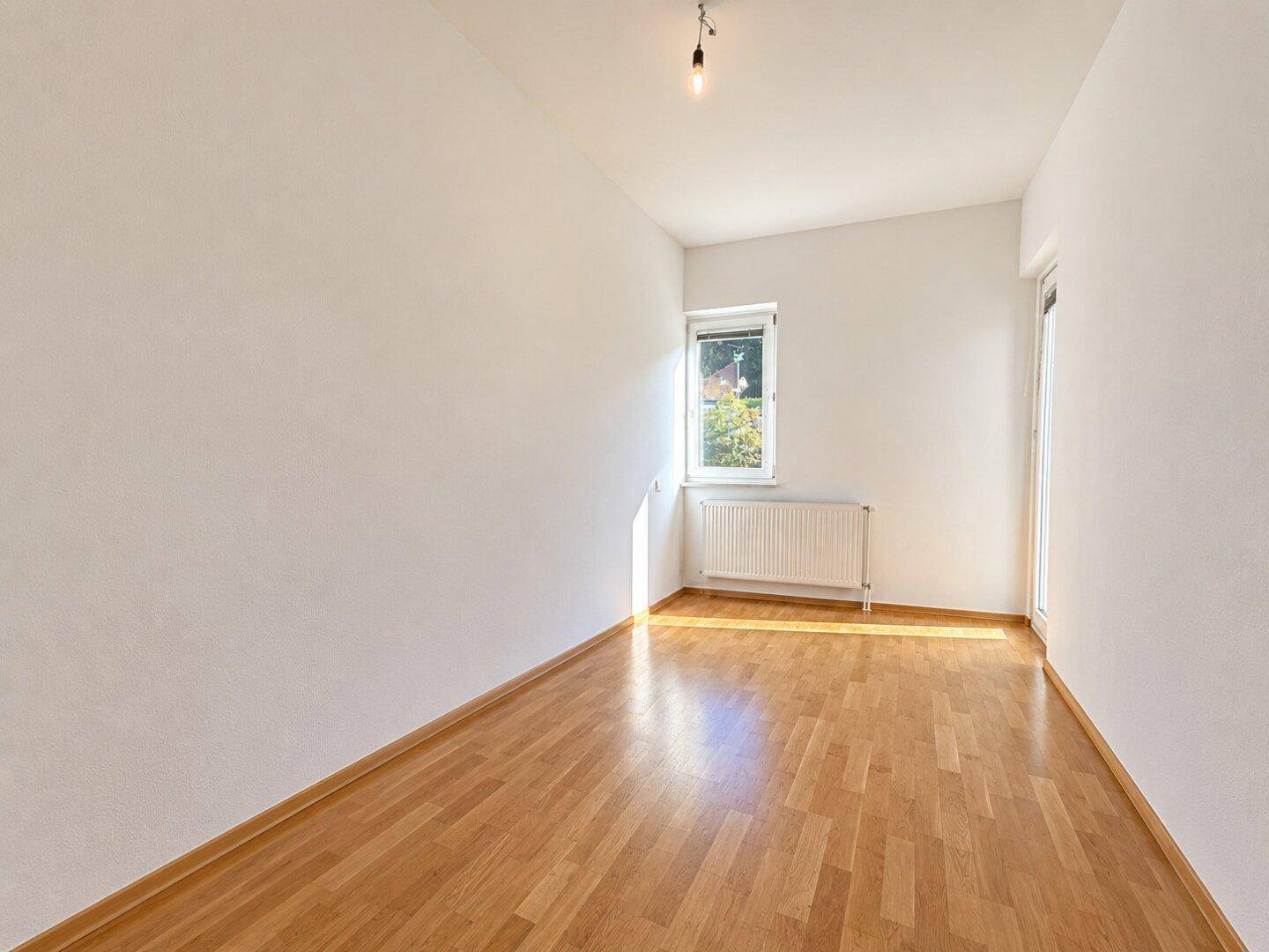 Zimmer mit Zugang Balkon