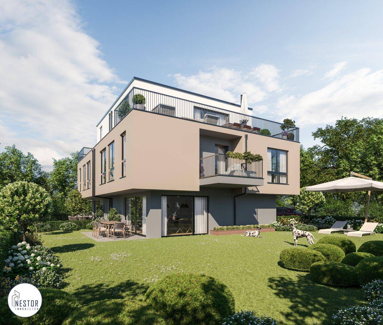Seitenansicht der modernen Villa mit großem Garten, Rasenfläche und möblierter Terrasse.