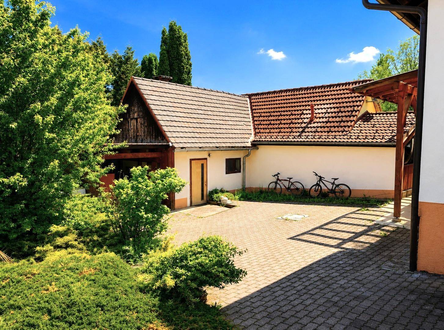Familientraum in Deuchendorf! Einfamilienhaus mit sehr großem Garten - Ansicht 5