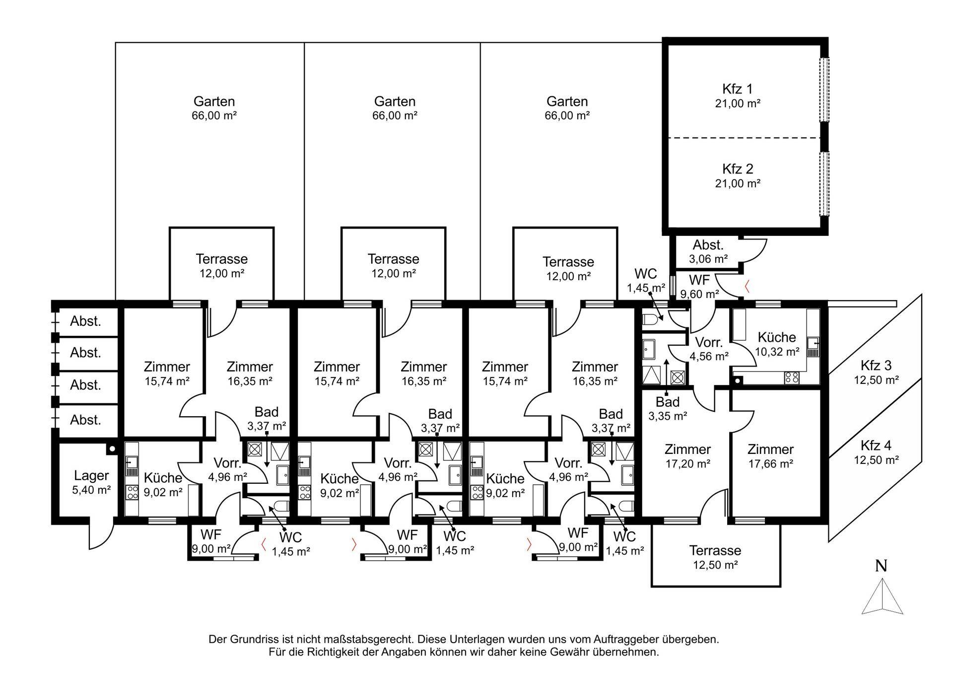 Grundrissplan von mehreren Reihenhäusern mit Terrassen, Gärten und Garagen.