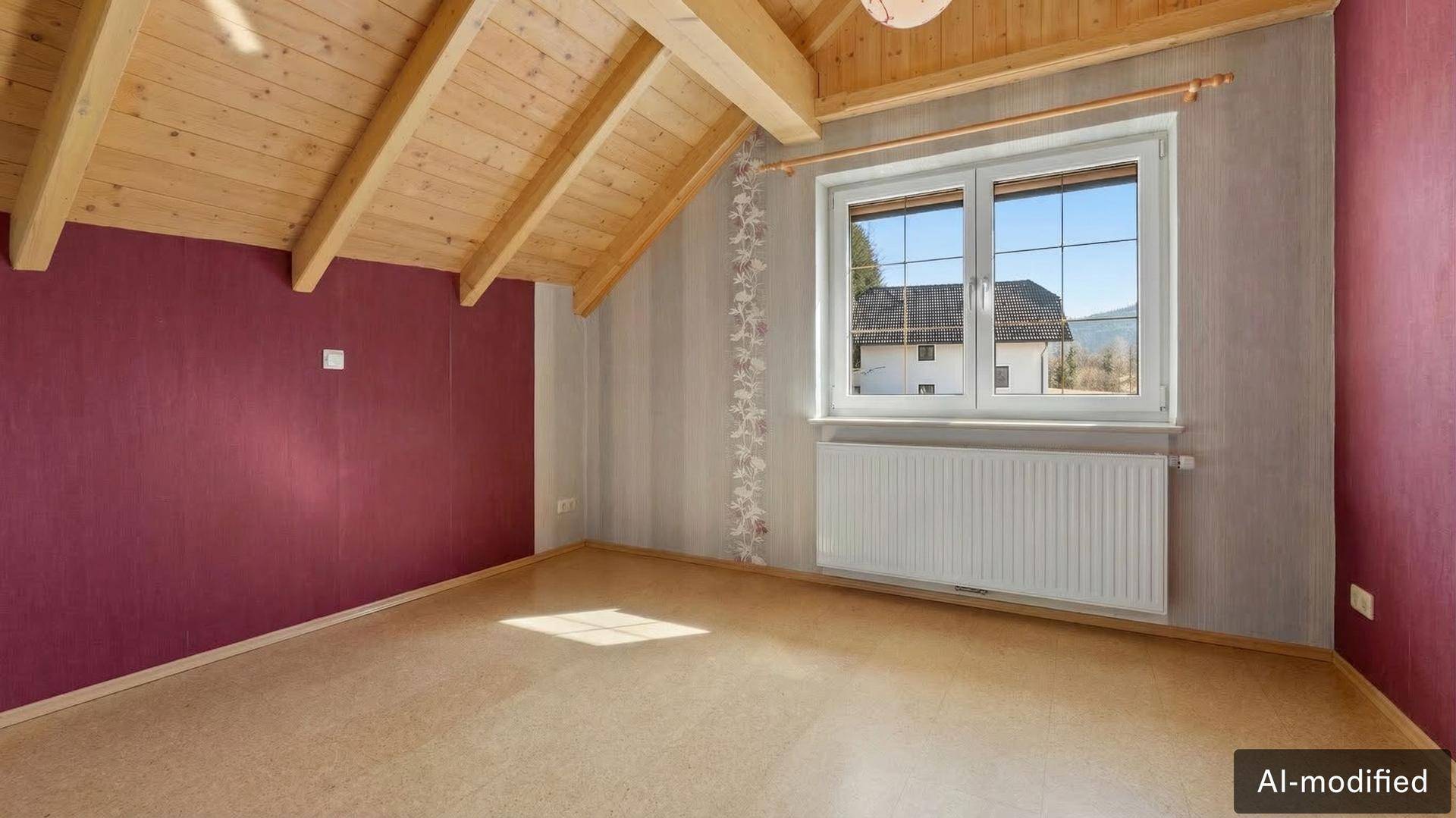 Schlafzimmer mit Dachschräge, Fenster und Heizkörper, teilweise mit roter Wandgestaltung.