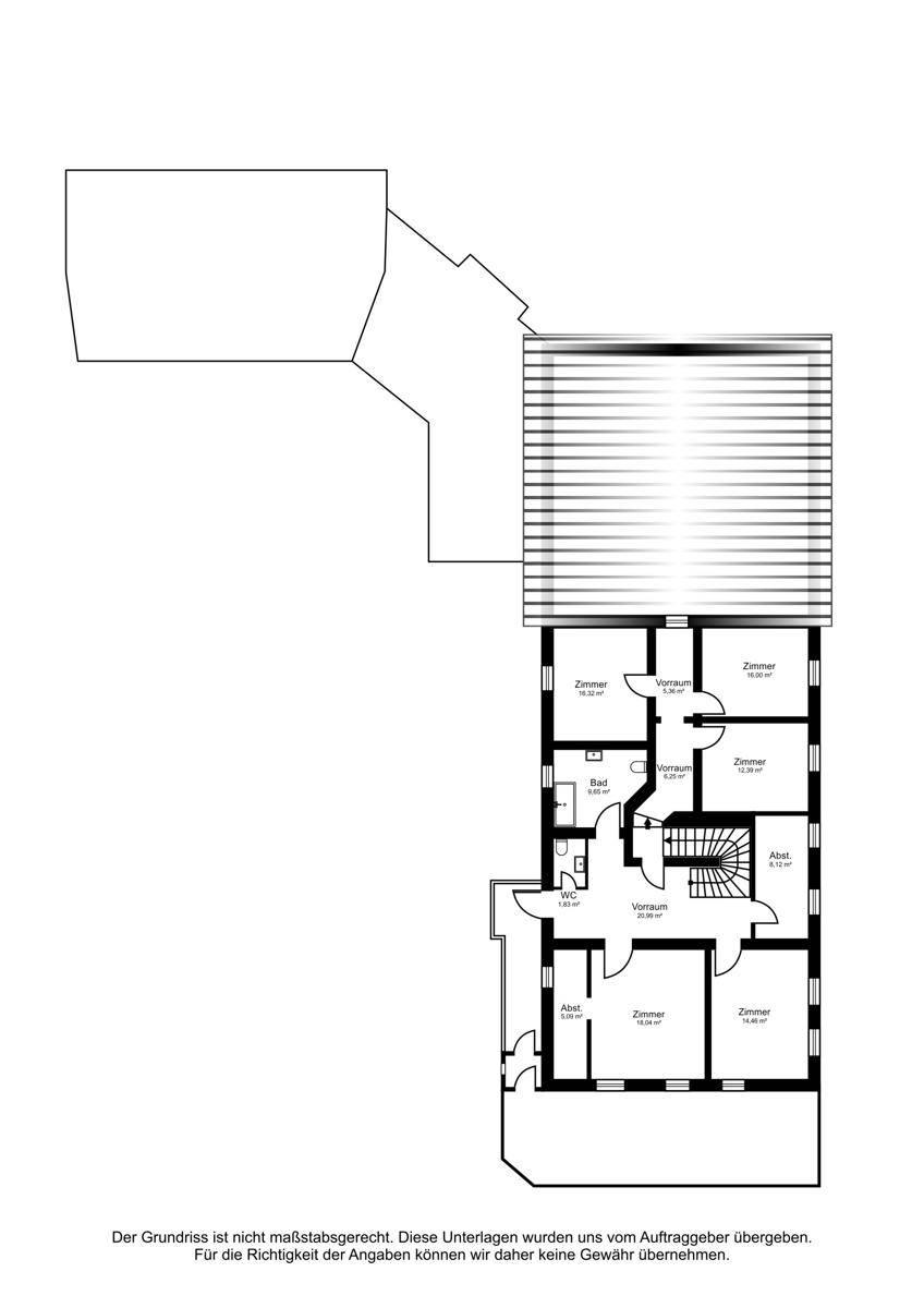 Grundriss des Obergeschosses mit mehreren Zimmern und Badezimmern.
