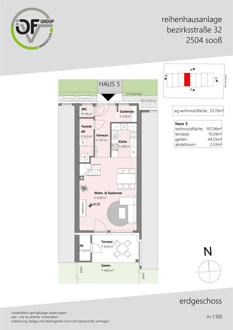Grundriss des Erdgeschosses mit offenem Wohn-Essbereich, Küche, Terrasse und Garten.