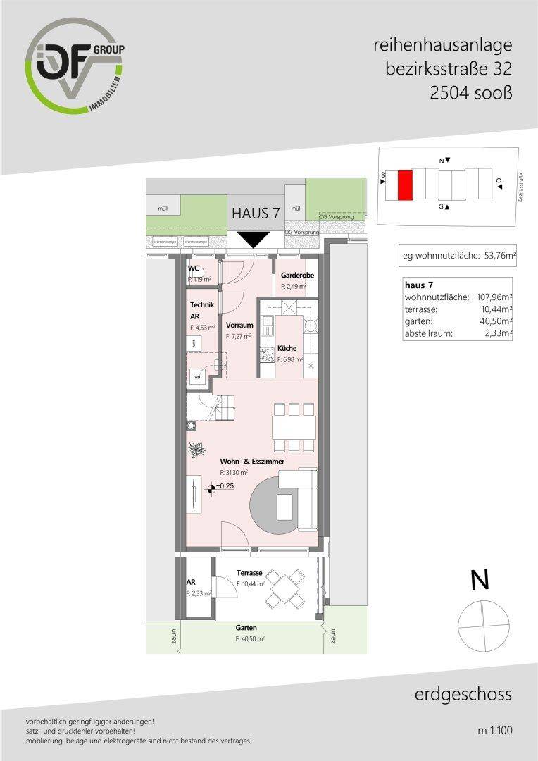 Grundriss des Erdgeschosses von Haus 7 mit offenem Wohn-Essbereich, Küche und Terrasse.