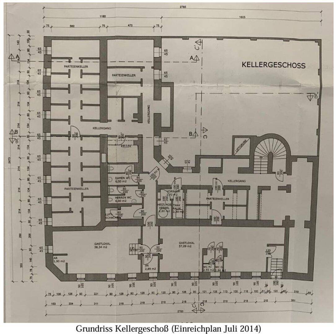 Grundriss des Kellergeschosses mit verschiedenen Kellerräumen und Gemeinschaftsbereichen.