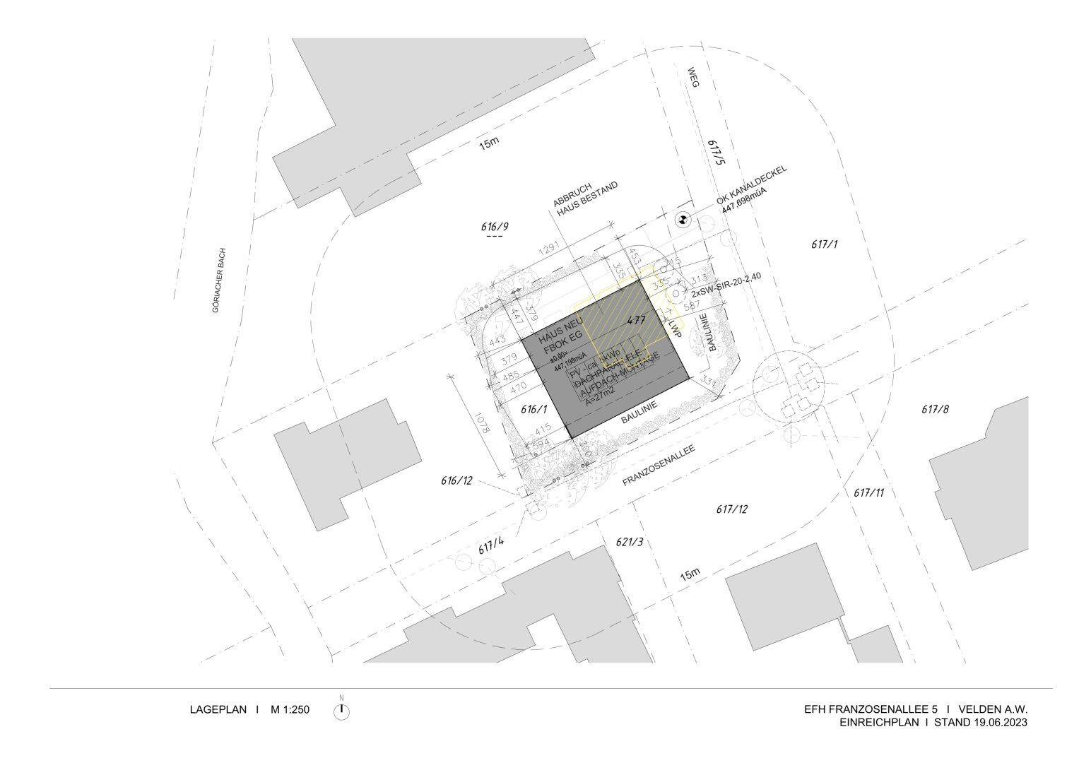 Lageplan des Grundstücks mit eingezeichnetem Neubau und umliegenden Parzellen.