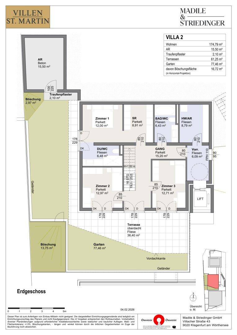 Grundriss des Erdgeschosses von Villa 2 mit drei Schlafzimmern, Terrasse und Garten.