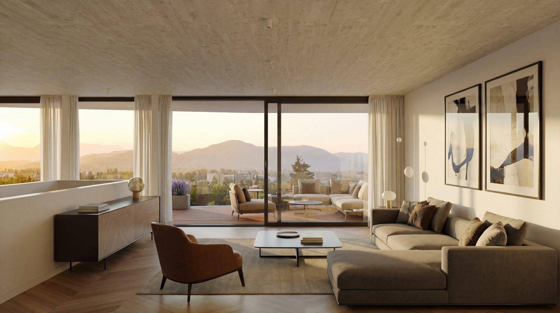 Helles Wohnzimmer mit großen Fensterfronten, Bergblick und Zugang zu einer Terrasse.