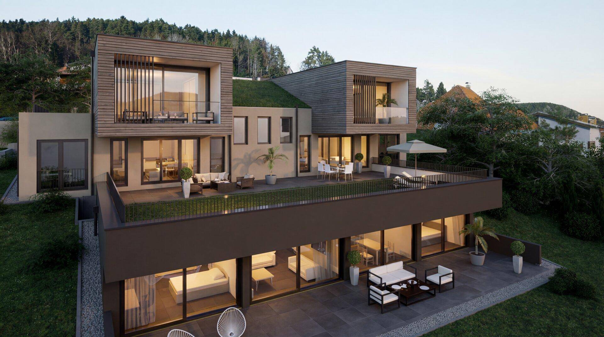 Luxuriöse Villa mit mehreren Ebenen, großen Terrassen und raumhohen Fenstern in idyllischer Lage.