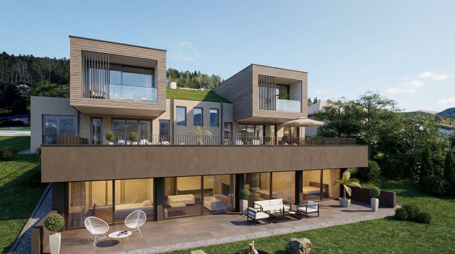 Architektonisch anspruchsvolle Villa mit großen Glasflächen und mehreren Außenbereichen in grüner Umgebung.