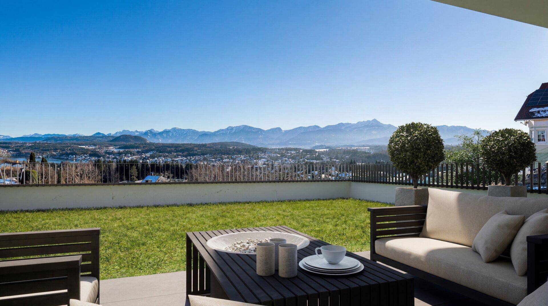 Gemütliche Terrasse mit Sitzgelegenheiten und Feuerstelle, umgeben von einer beeindruckenden Bergkulisse.