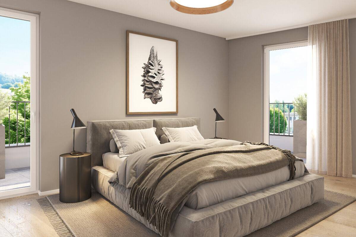 Modernes Schlafzimmer mit großem Bett, Holzboden und direktem Zugang zu zwei Balkonen.