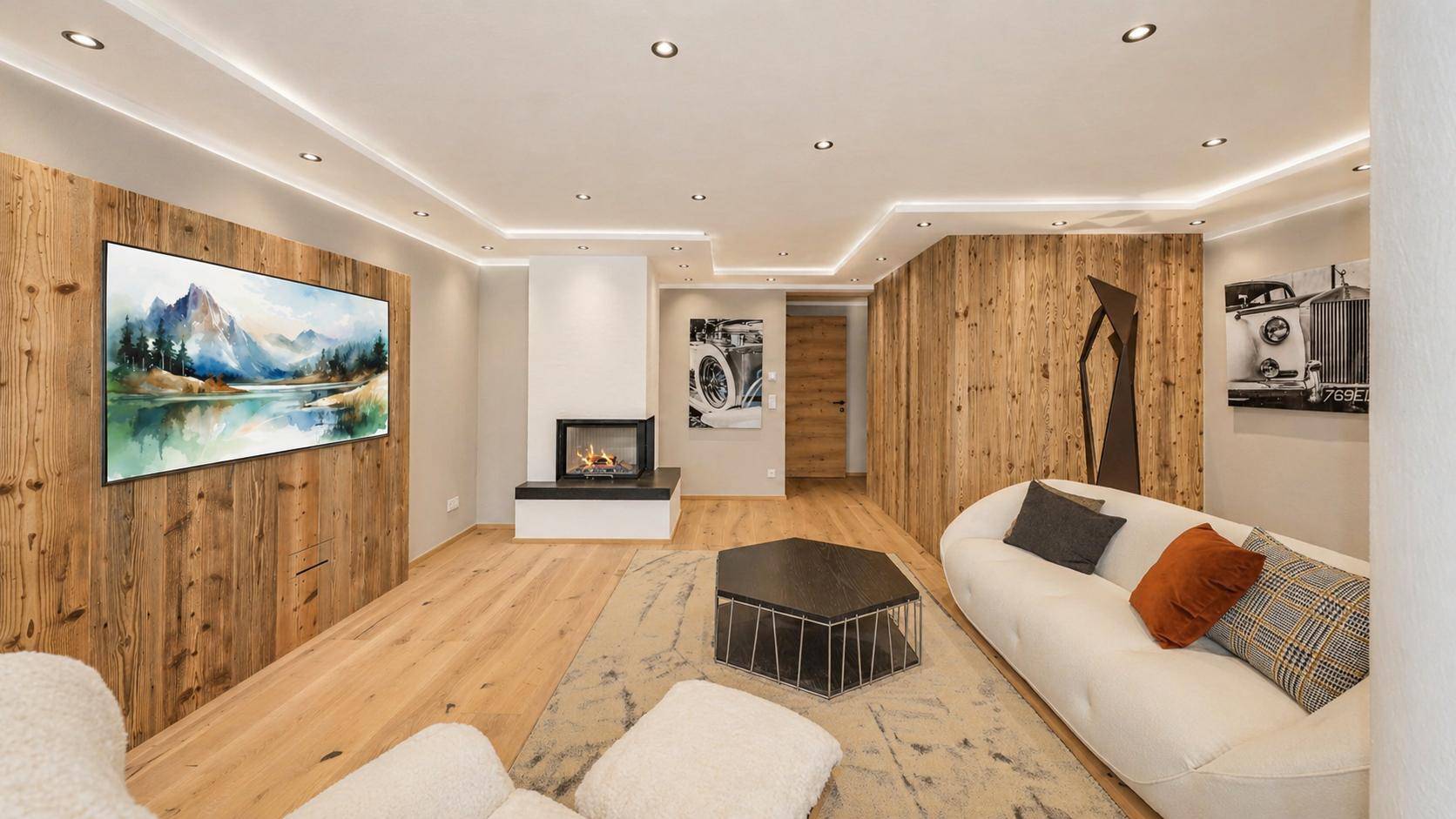 Gemütliches Wohnzimmer mit Holzwänden, modernem Kamin und großem Fernseher.