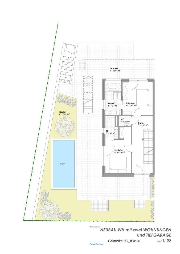 Grundriss des Erdgeschosses mit zwei Schlafzimmern, Bädern, großer Terrasse und Garten mit Pool.