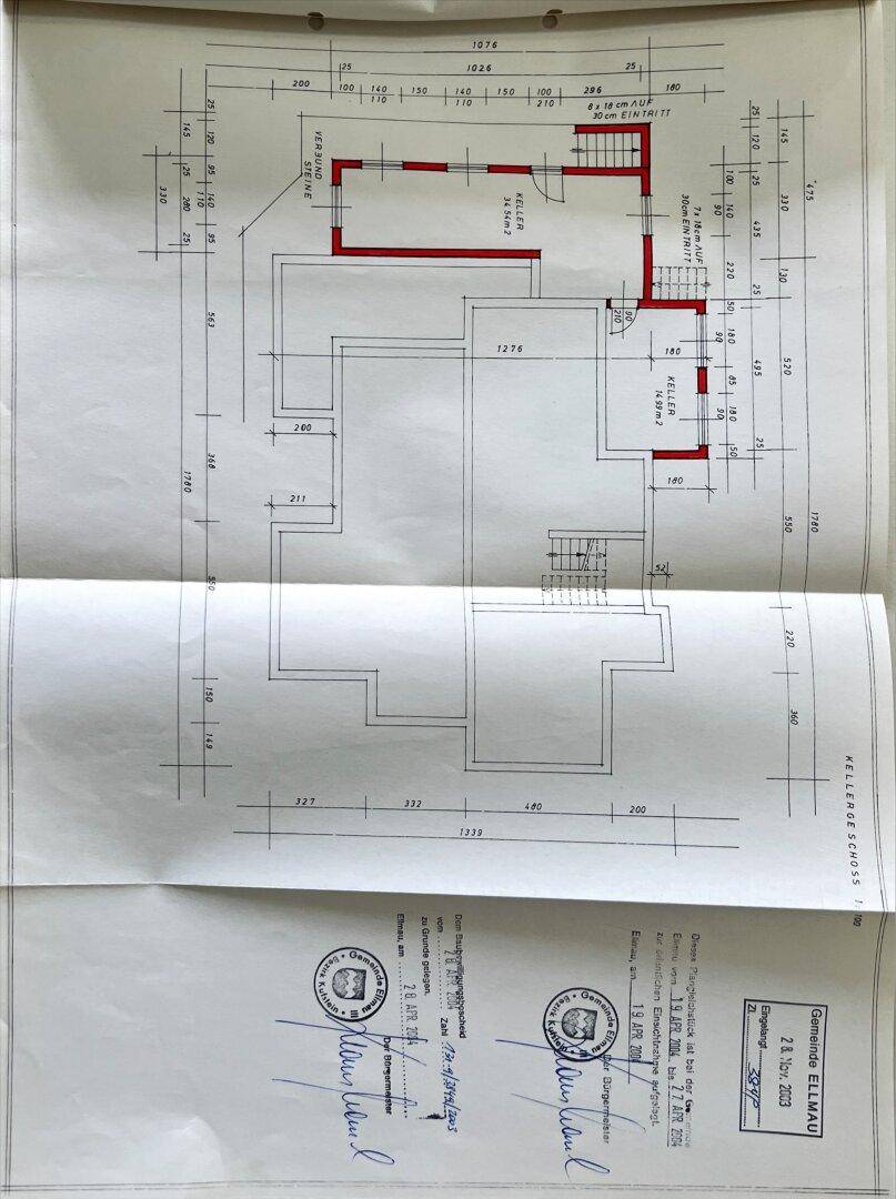 Kellergeschoss-Grundriss mit hervorgehobenen Bereichen für Eingang und Keller.