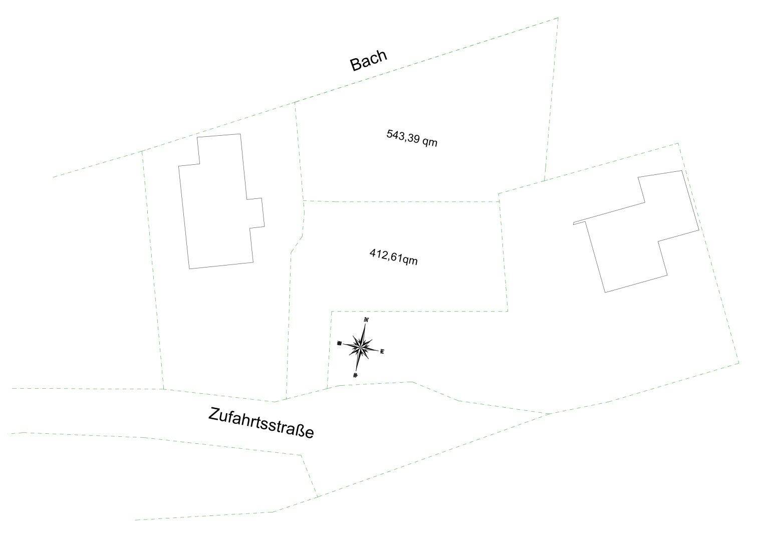 Vereinfachter Grundstücksplan mit Gebäudegrundrissen, Bachlauf und Zufahrtsstraße.