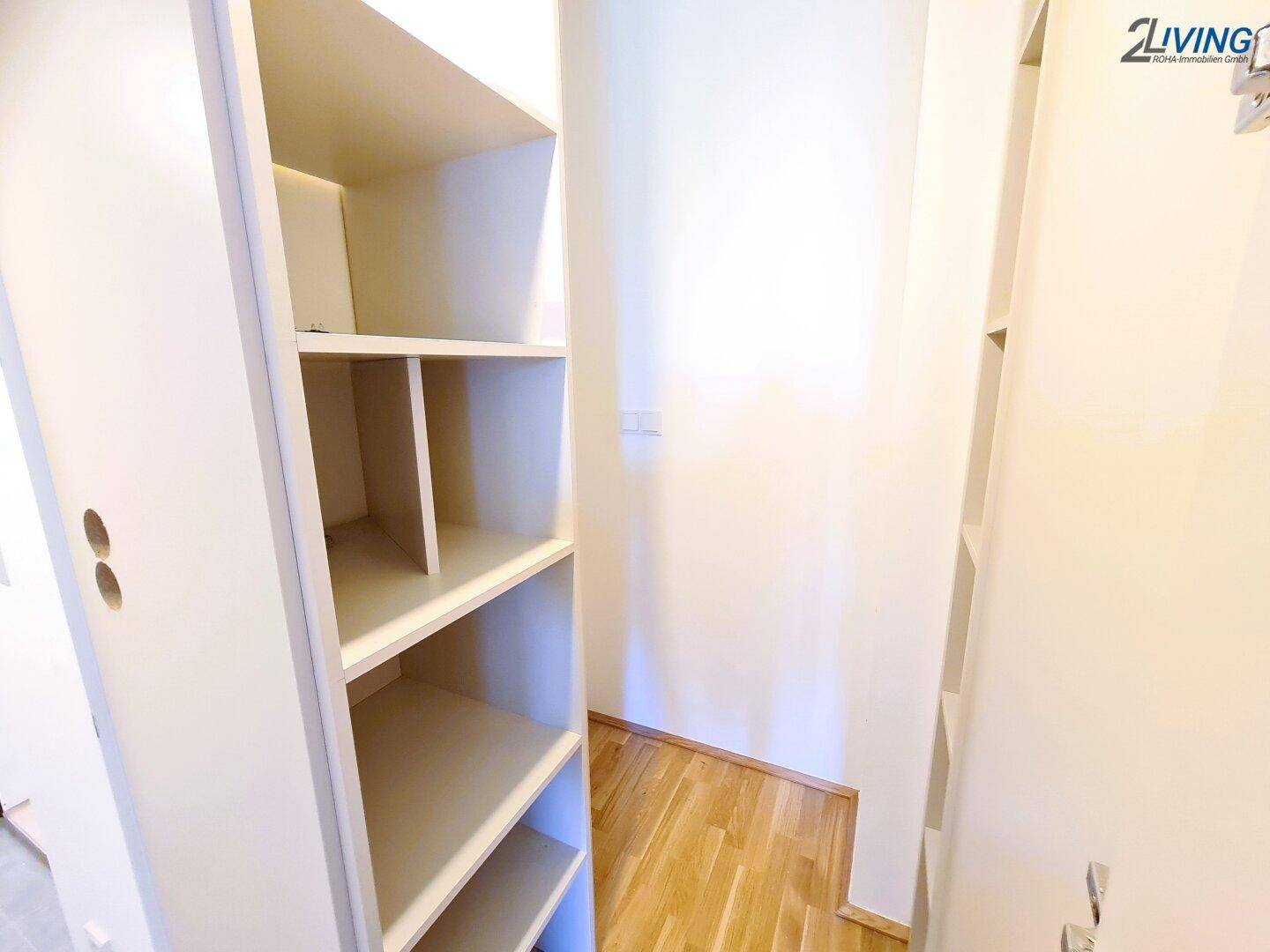 Einbaugarderobe mit Stauraum