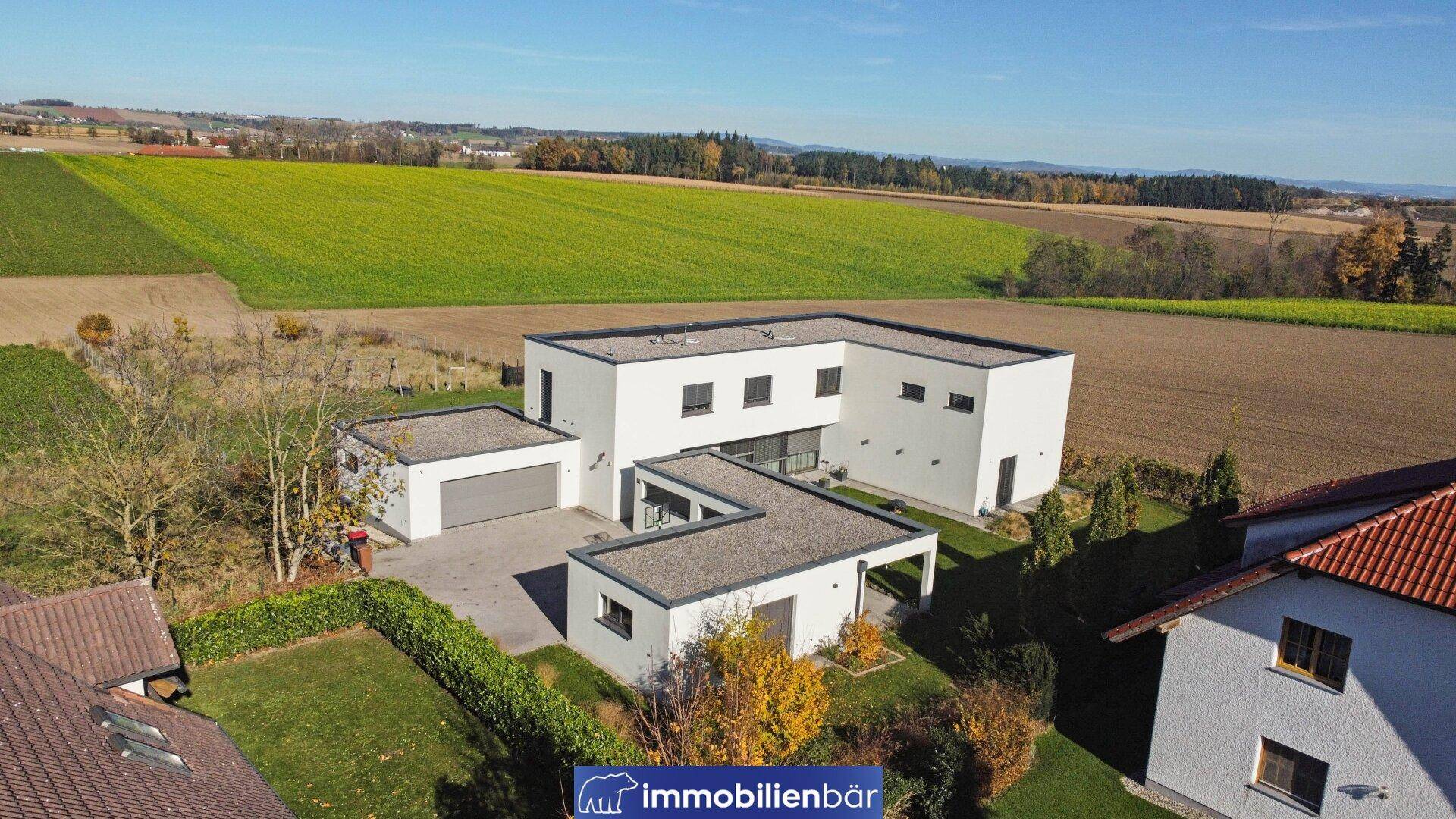 MODERNE LANDVILLA IN PUCHBERG BEI WELS MIT GROSSZÜGIGEM GRUNDSTÜCK