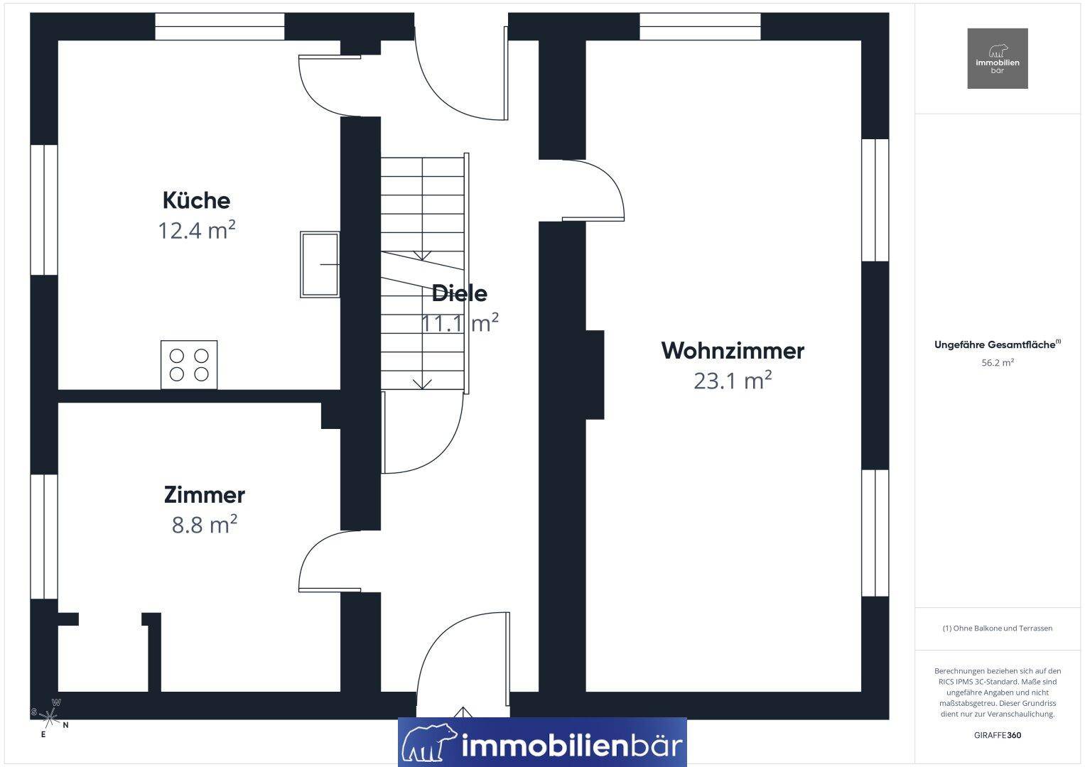 Grundriss des Erdgeschosses mit Küche, Wohnzimmer und einem weiteren Zimmer.