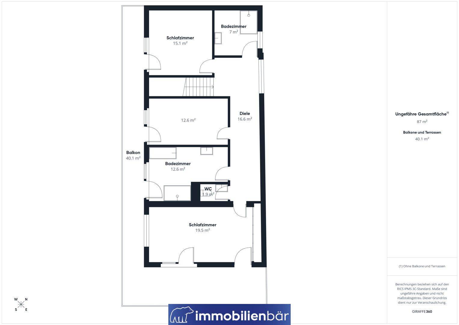 Grundriss des Obergeschosses mit zwei Schlafzimmern, zwei Bädern, WC und großem Balkon.