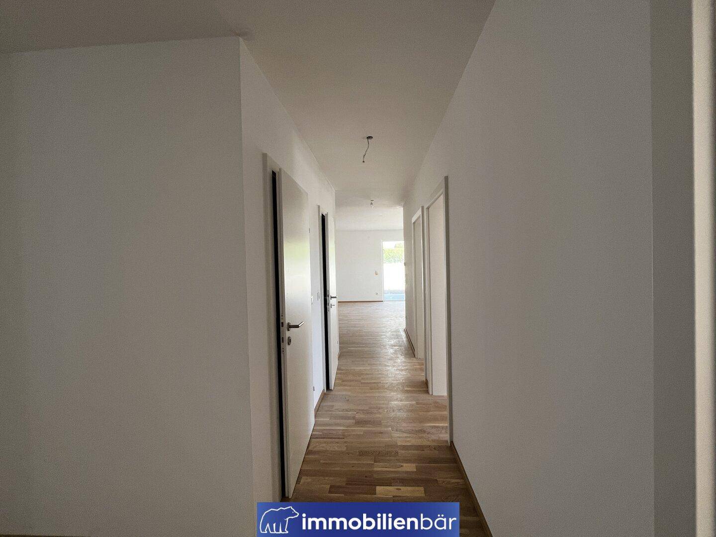 BEZUGSFERTIG - hochwertige 4 Zimmer Wohnung mit Garten - 2 Parkplätze - inkl. Küche - Top 3 - Ansicht 3