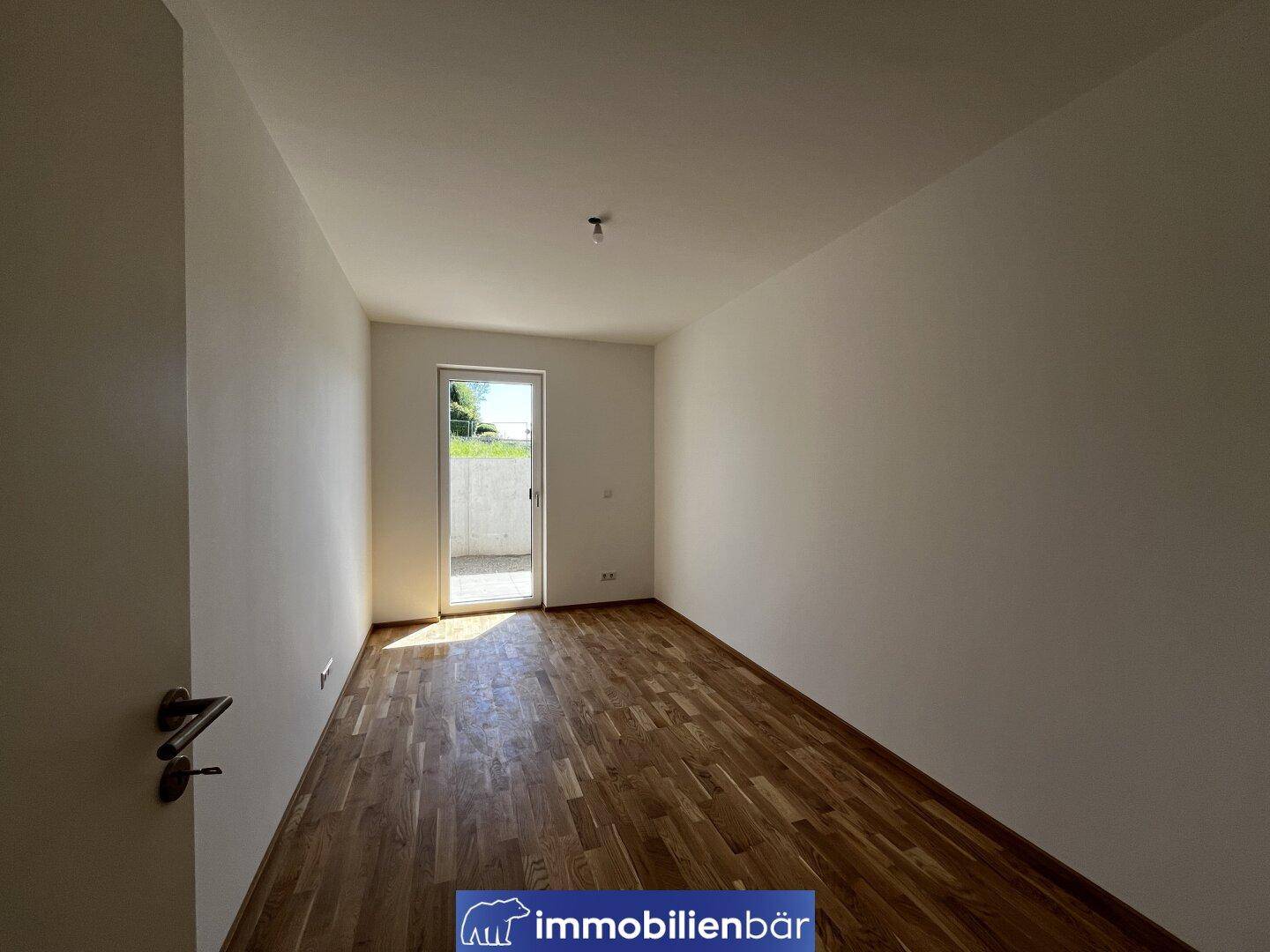 BEZUGSFERTIG - hochwertige 4 Zimmer Wohnung mit Garten - 2 Parkplätze - inkl. Küche - Top 3 - Mehr