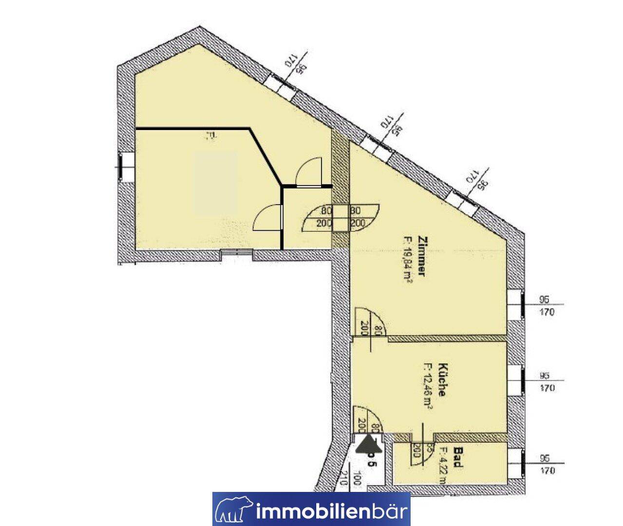 Grundriss einer Dachgeschosswohnung mit einem Zimmer, separater Küche und Bad, alle mit Fenstern.