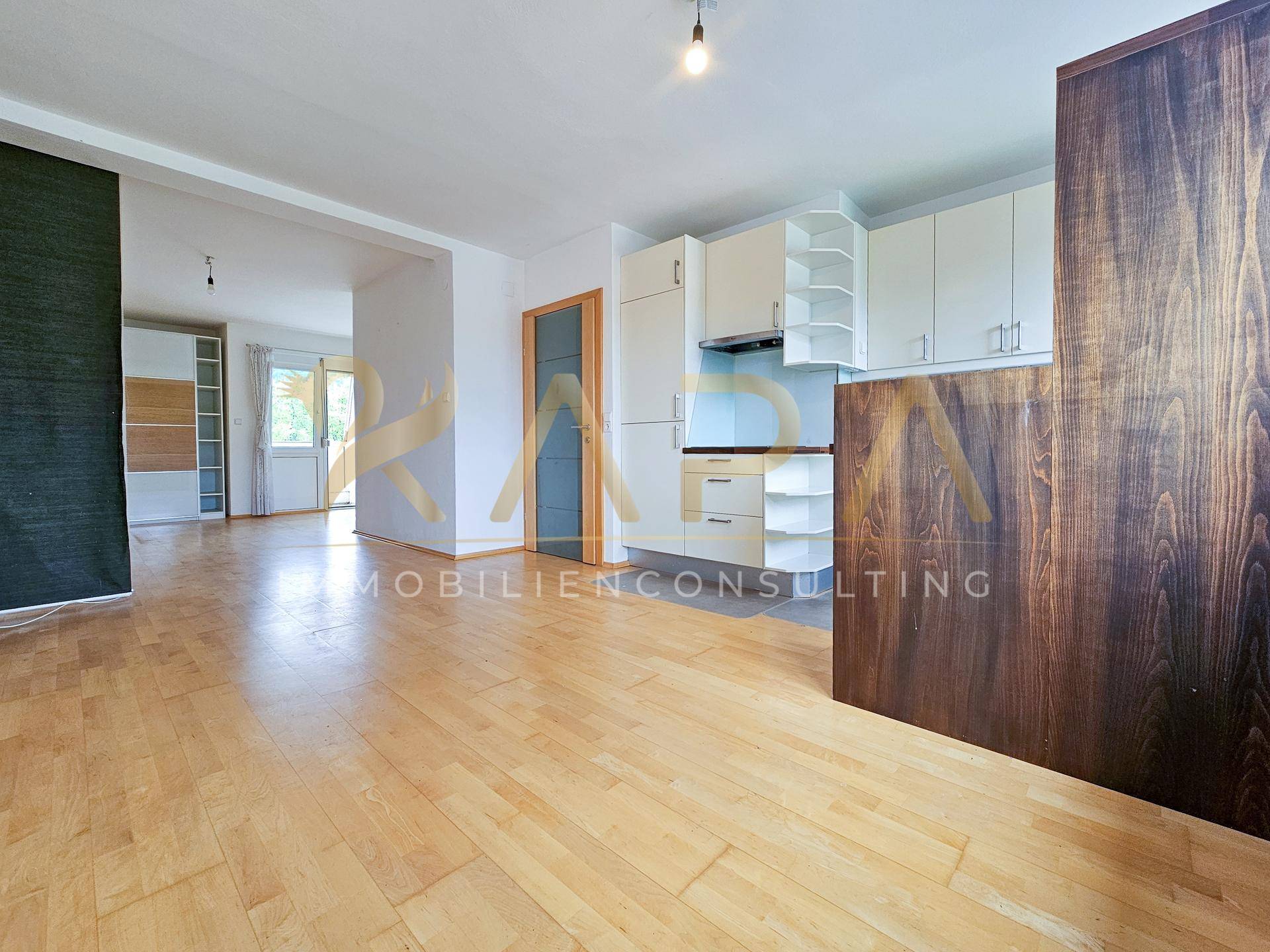 Wohnküche mit Blick ins Schlafzimmer/Wohnzimmer