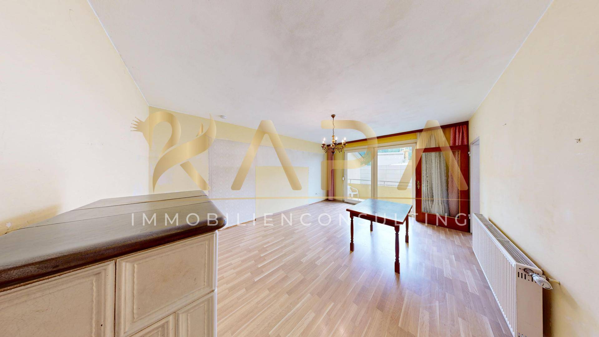 Wohnzimmer mit Süd-Loggia