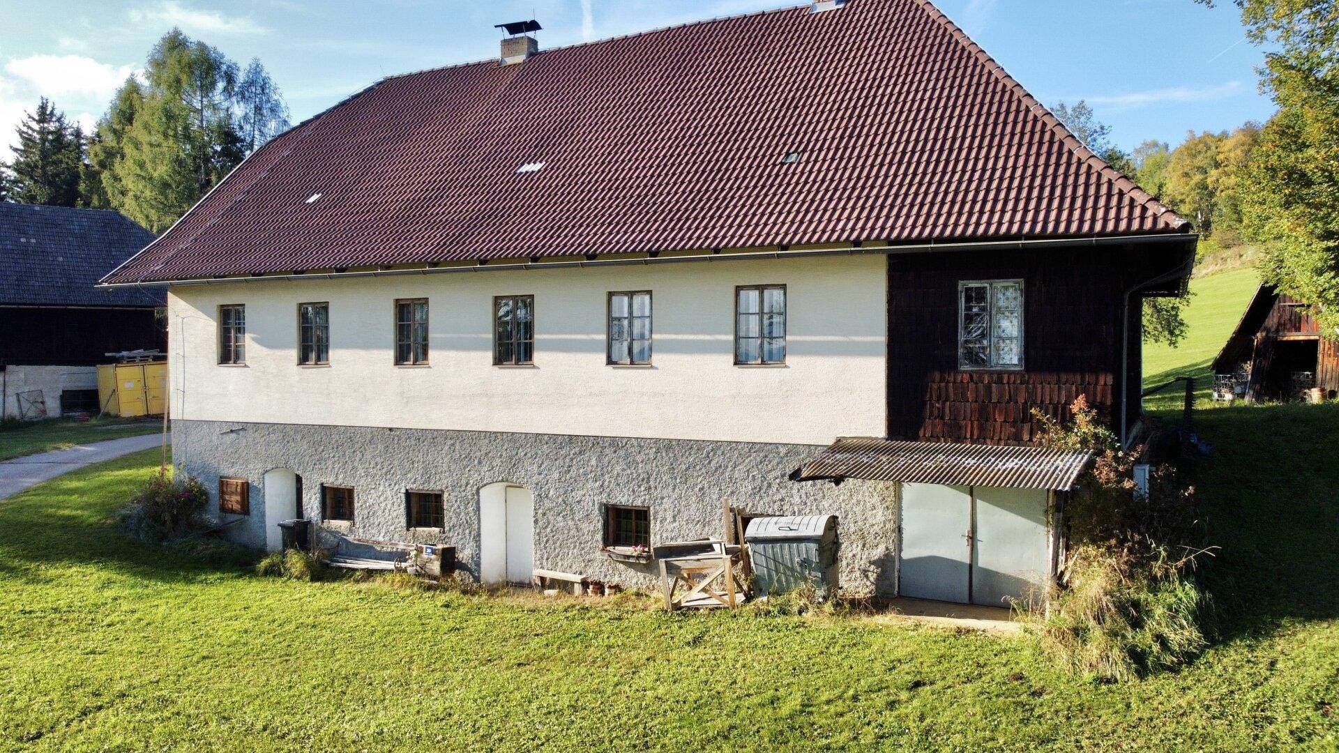 Rarität: Großer Bauernhof in den Bergen in absoluter Ruhelage