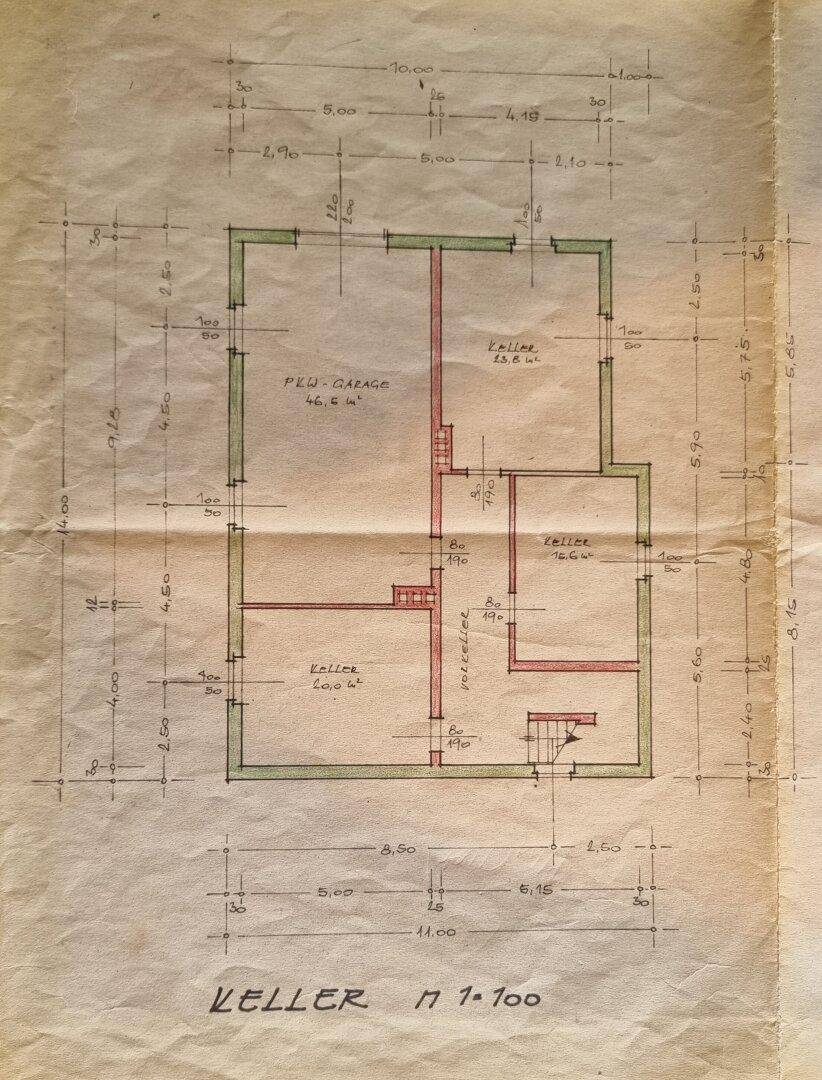 Grundriss des Kellers mit verschiedenen Kellerräumen und einer Garage, inklusive Maßen.