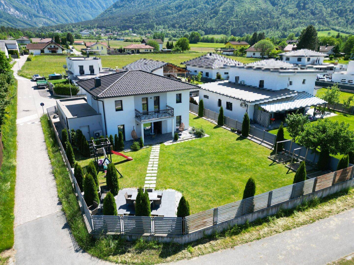 Familienfreundliches Einfamilienhaus in Görtschach - ca. 157m² Wohnfläche, schöner Garten und viel Platz zum Leben - Widok 3