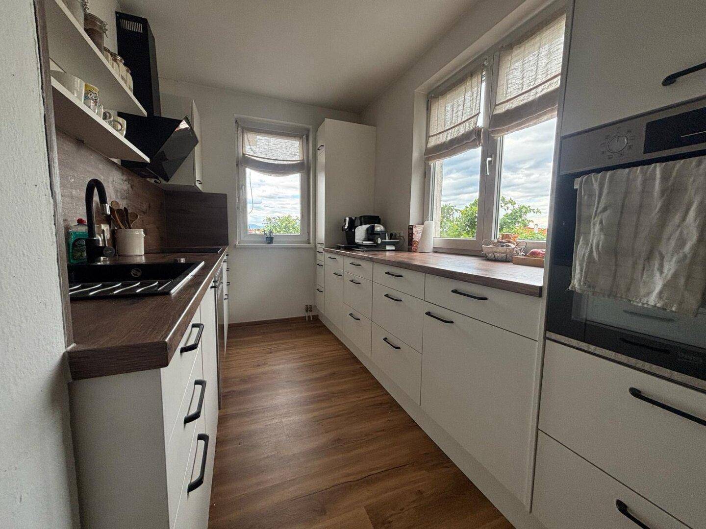 Sonnige Wohnung mit Balkon und Grünblick! – pohled 3