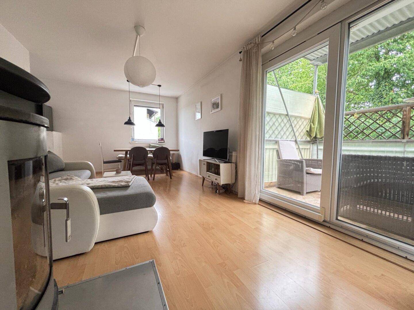 Sonnige Wohnung mit Balkon und Grünblick! – pohled 2