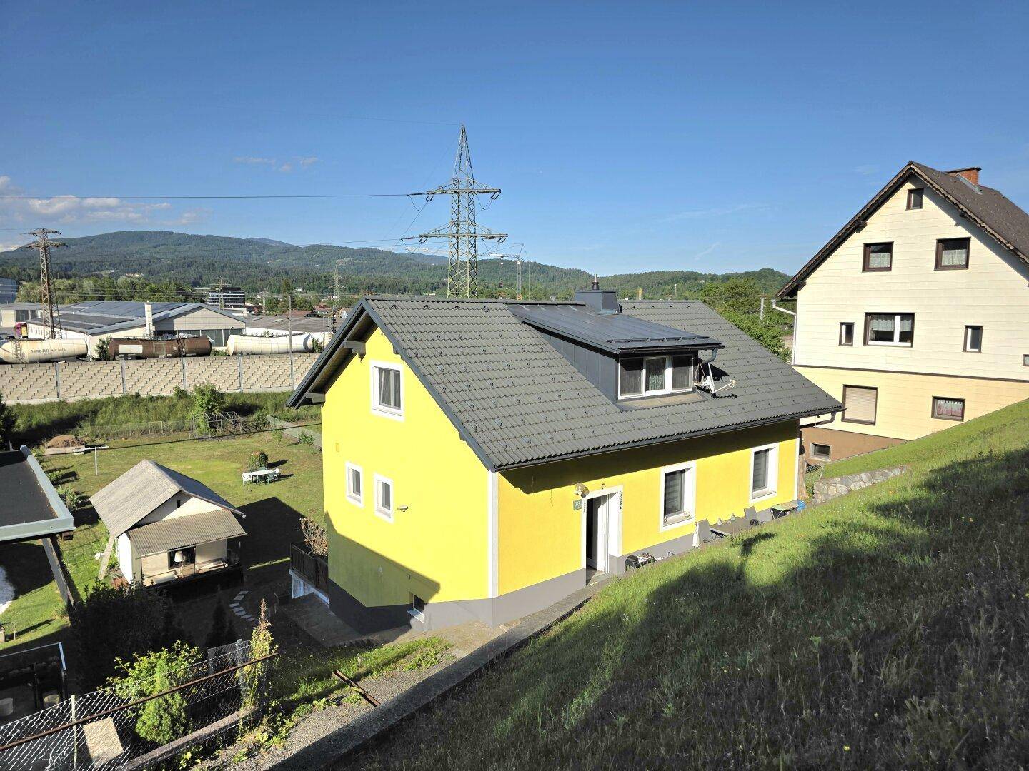Modernisiertes Haus mit 2 Wohneinheiten! - Ansicht 2
