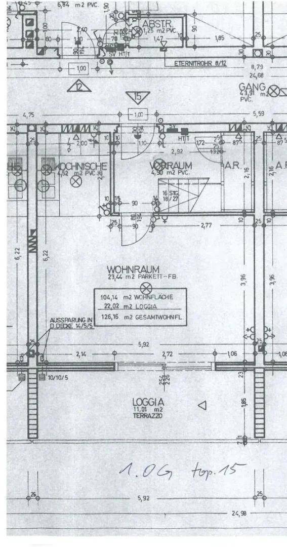 Grundriss des ersten Obergeschosses mit Wohnraum, Kochnische und Loggia, inklusive Flächenangaben.