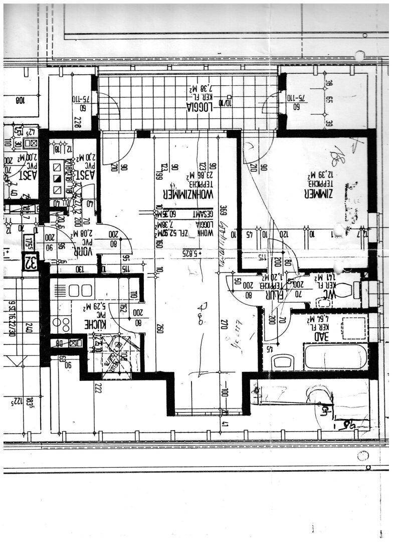 Detaillierter Grundriss mit Raumaufteilung, Loggia und Badezimmer.