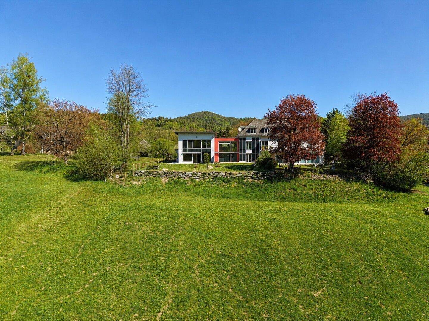 Naturweitblick auf die Liegenschaft Kompagnon Immobilien