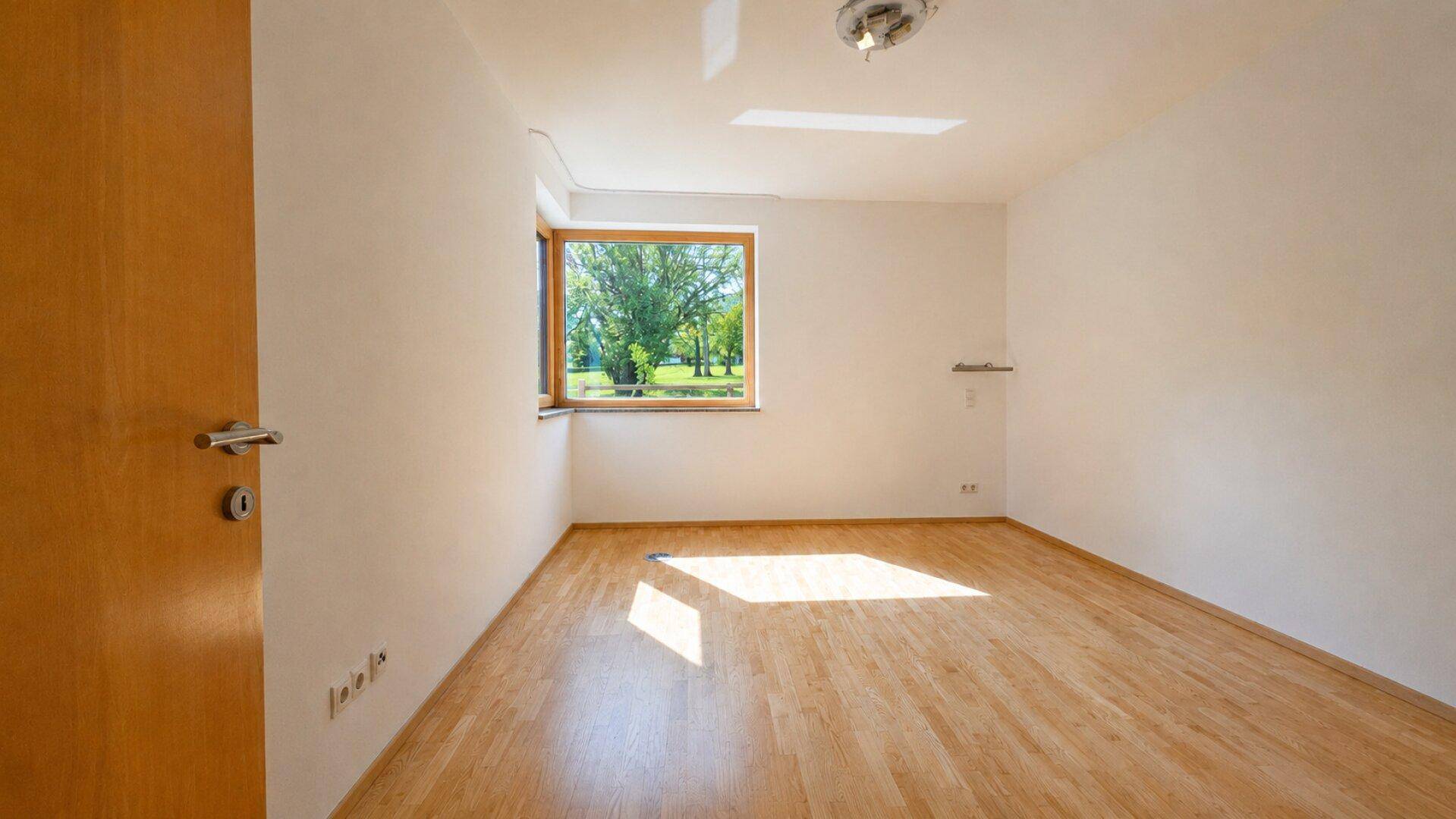 Komfortables & helles Schlafzimmer Kompagnon Immobilien