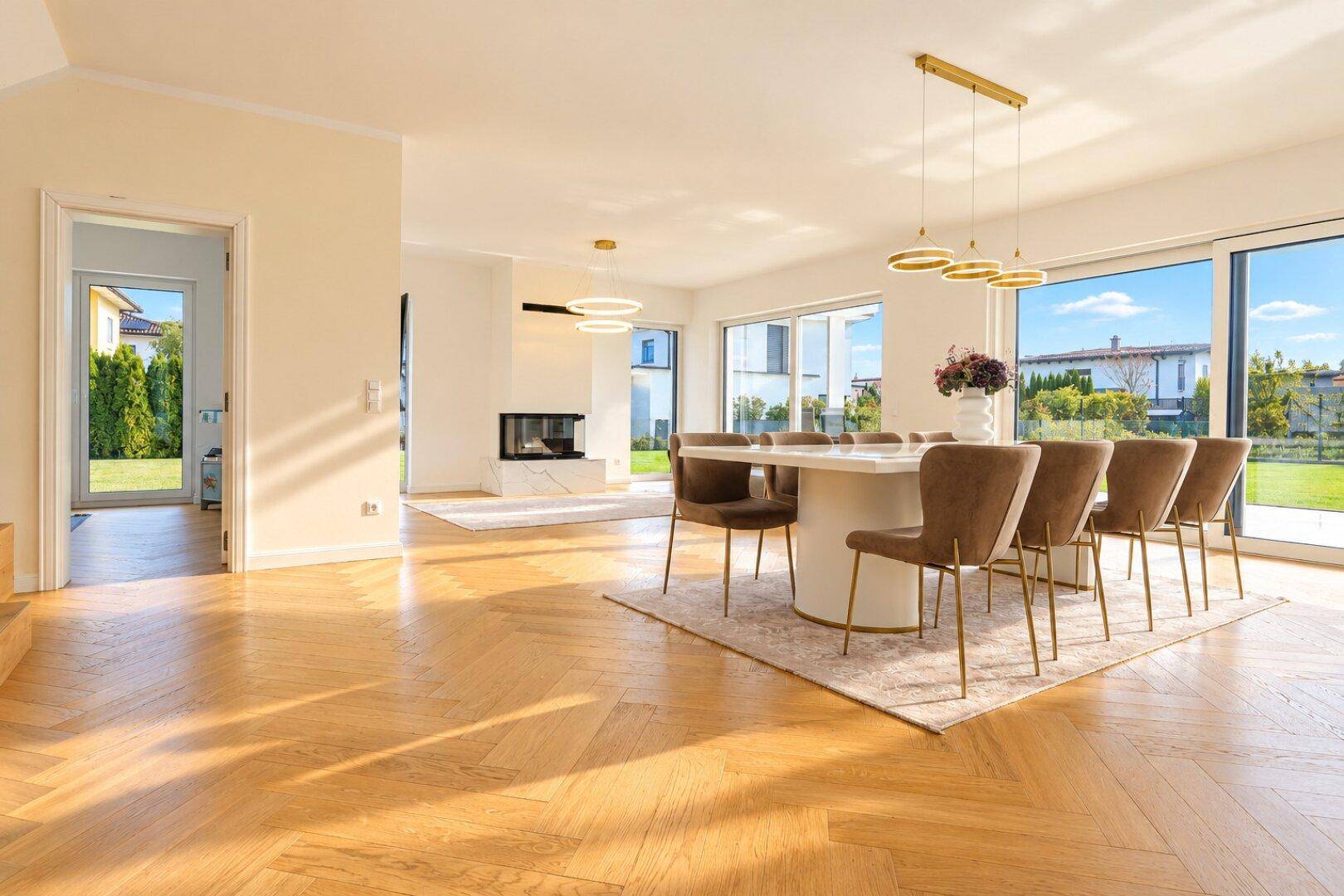 Kompagnon Immobilien GmbH sonniger Wohn- und Essbereich