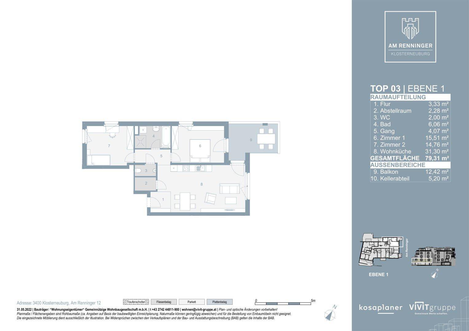 Grundriss einer Wohnung mit zwei Schlafzimmern, offenem Wohnbereich und einem Balkon im ersten Obergeschoss.