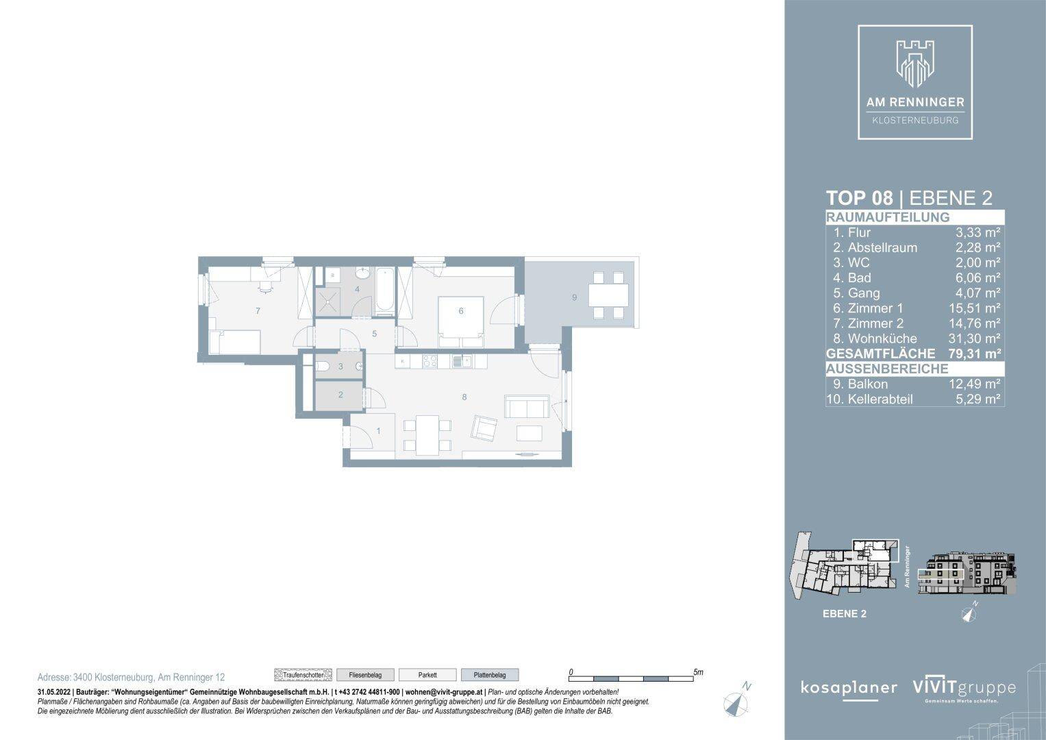 Grundriss einer Wohnung mit zwei Schlafzimmern, offenem Wohnbereich und einem Balkon im zweiten Obergeschoss.