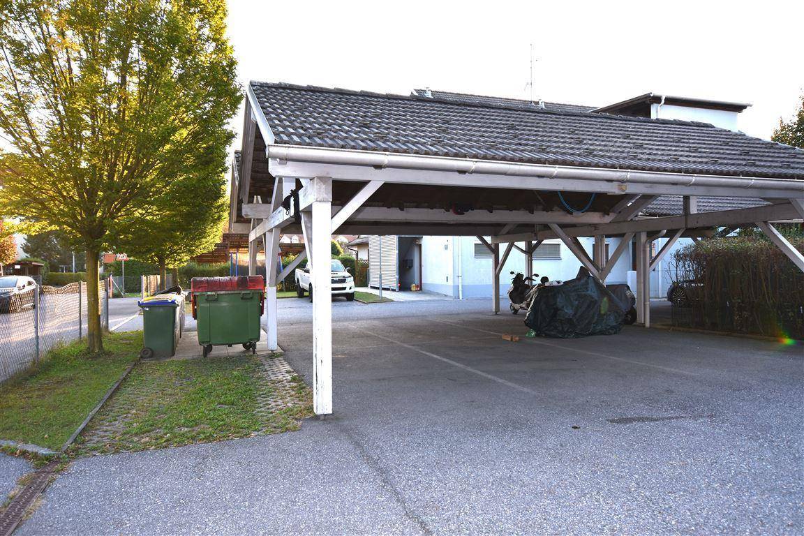 Carport & Besucherplätze