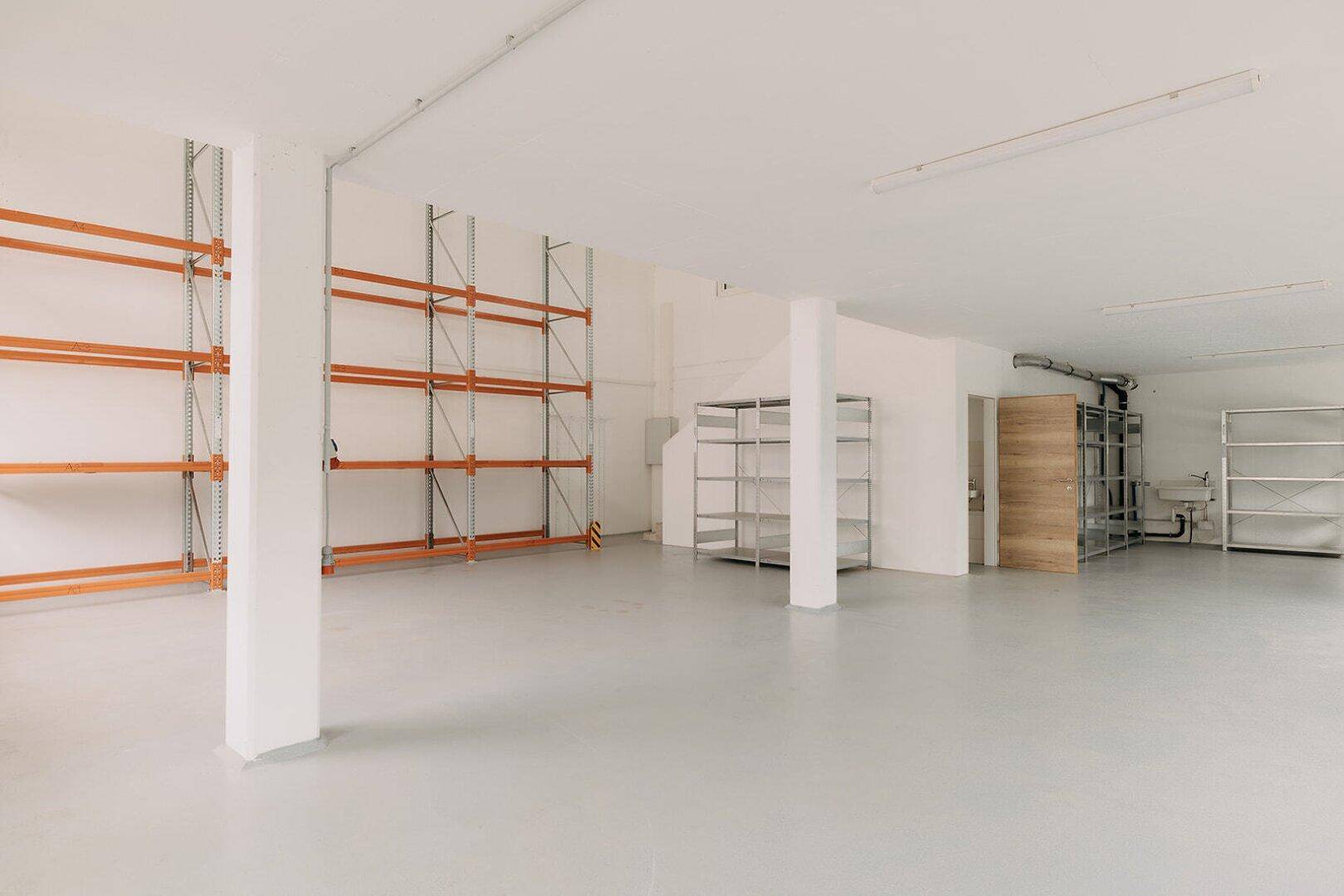 Moderne Gewerbehalle mit Büro, Lager und Top-Ausstattung in Schwaz zu vermieten - View 4