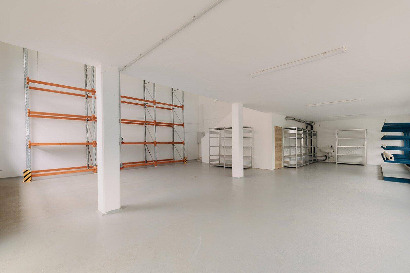 Moderne Gewerbehalle mit Büro, Lager und Top-Ausstattung in Schwaz zu vermieten - View 5
