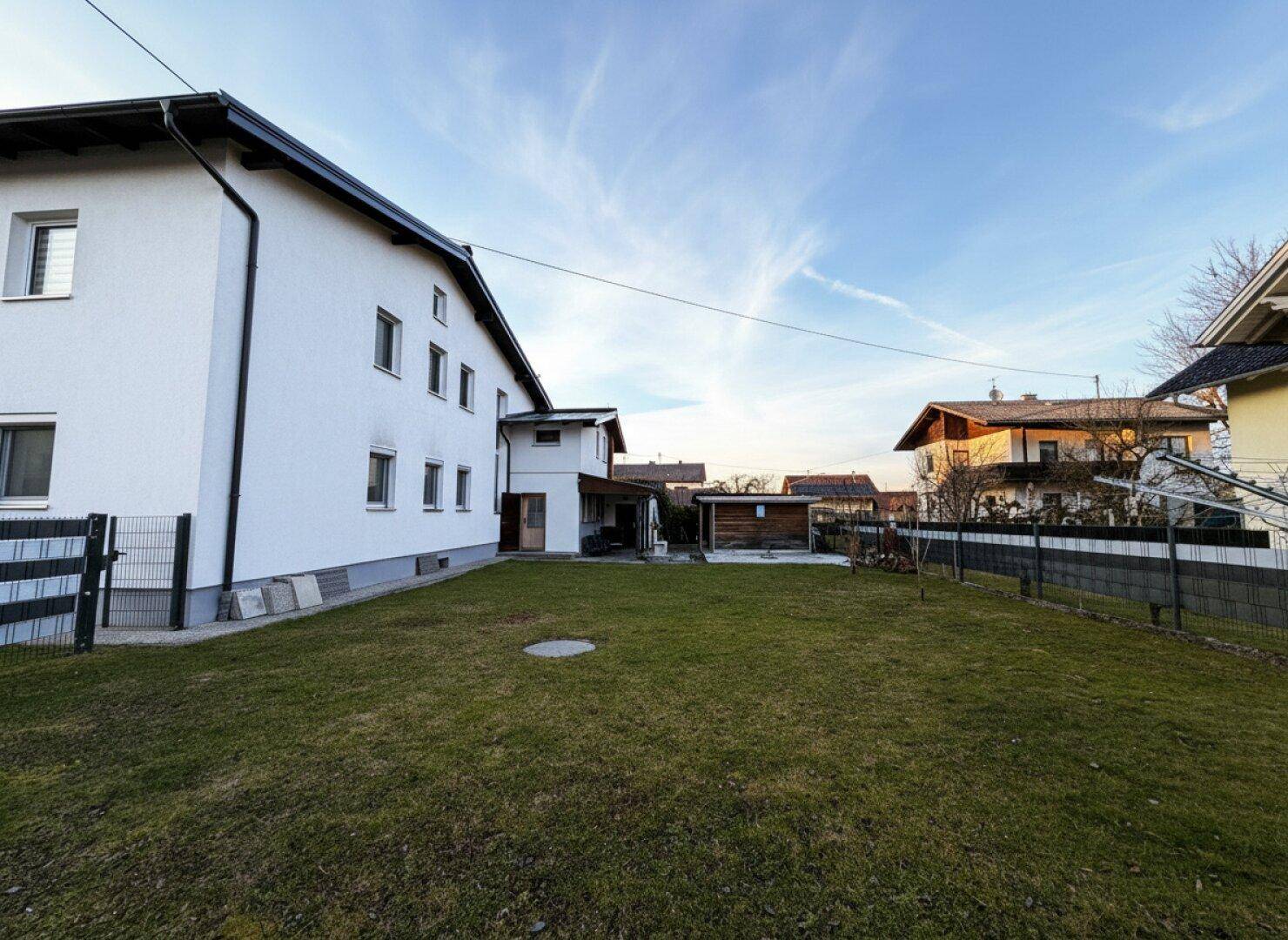 Gepflegtes Mehrfamilienhaus mit 3 Wohneinheiten, Doppelgarage und großem Grundstück - Ansicht 4