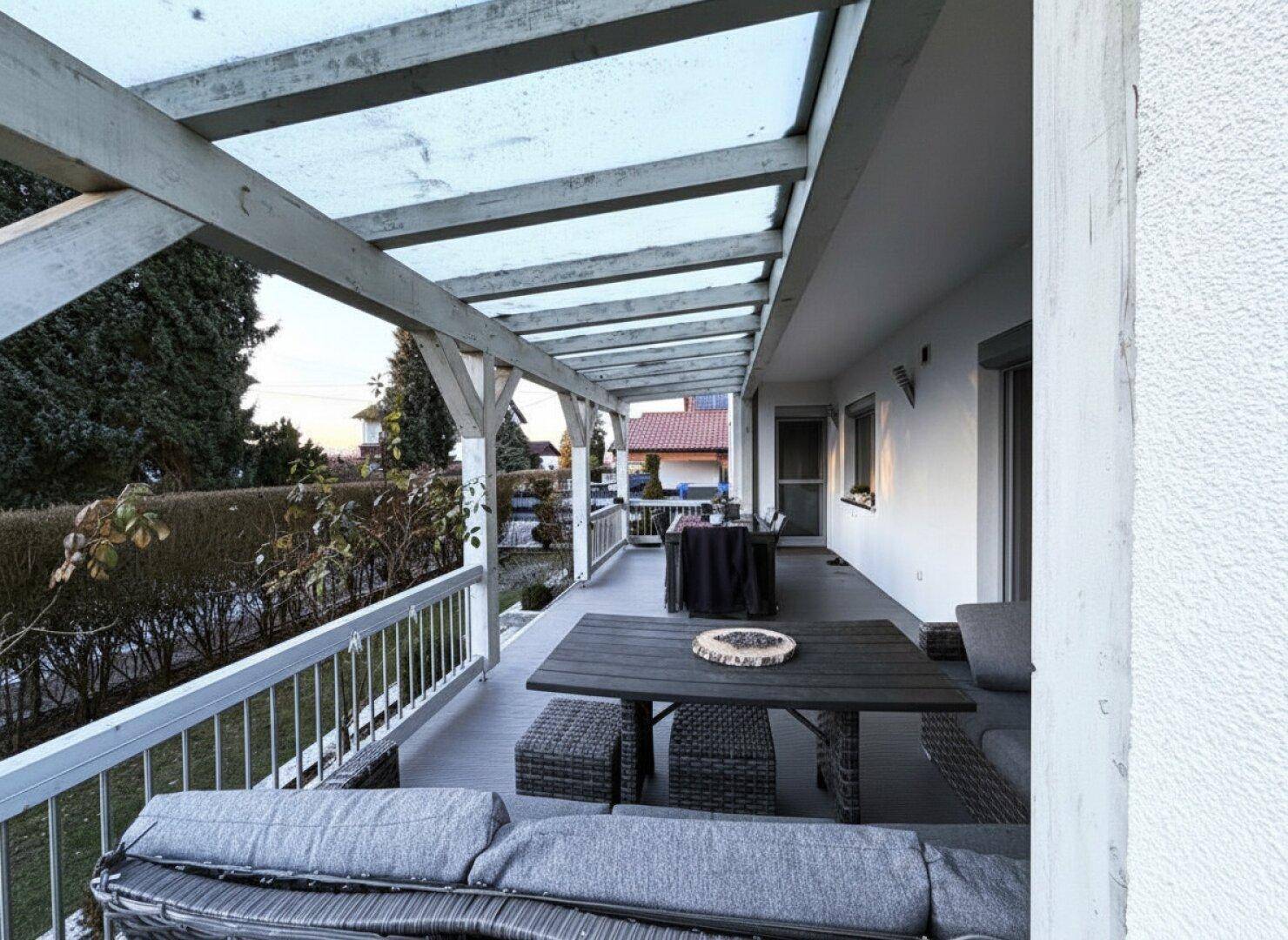 Gepflegtes Mehrfamilienhaus mit 3 Wohneinheiten, Doppelgarage und großem Grundstück - Ansicht 6